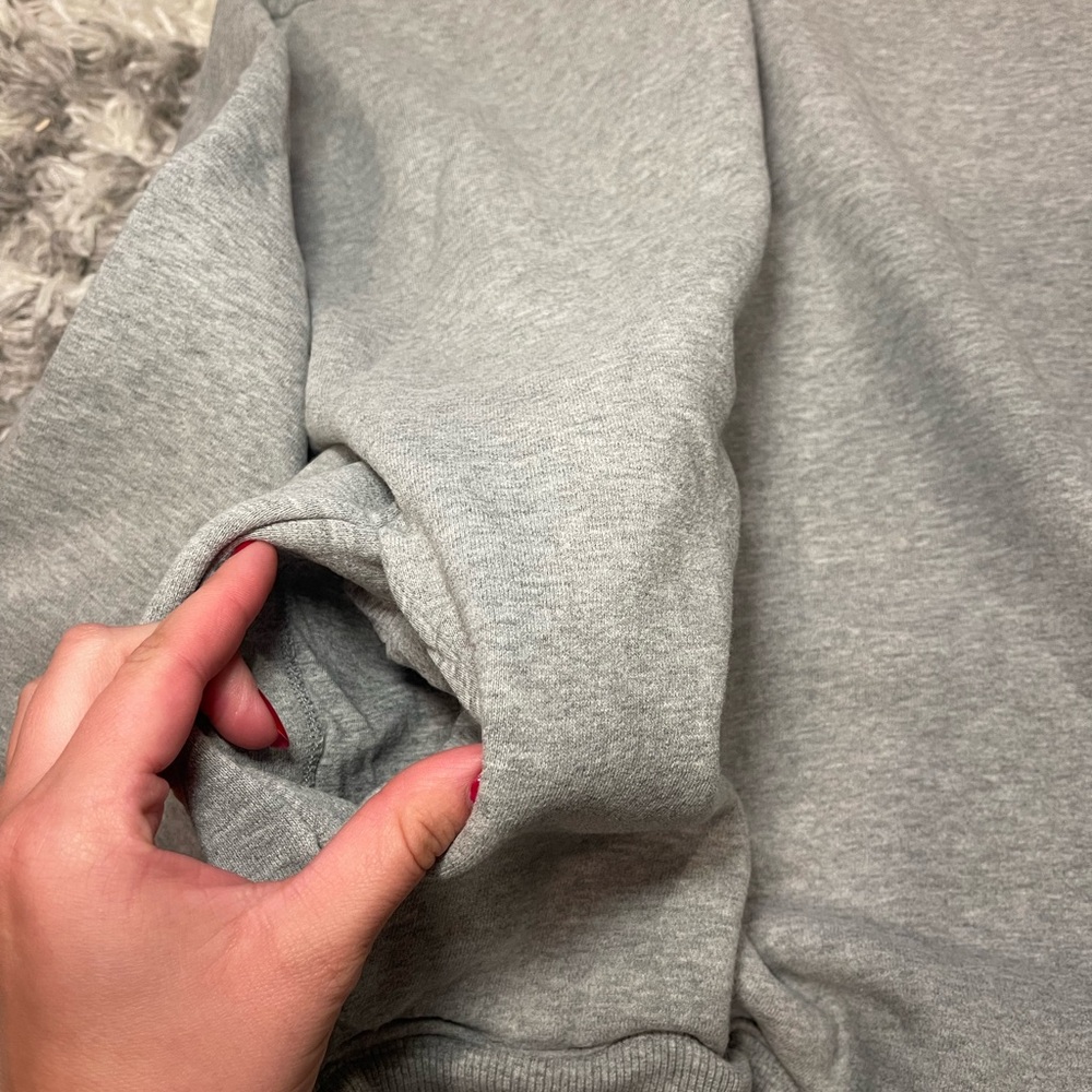 Aritzia TNA Crewneck - Picture 4 of 6